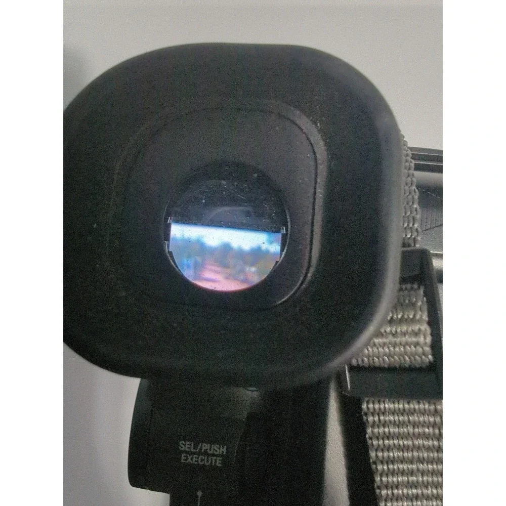 Sony Handycam CCD-TR86 Video 8 8mm Camcorder Bundle Bag Charger New Battery